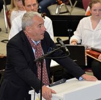 Schuleinweihung mit Minister Spaenle